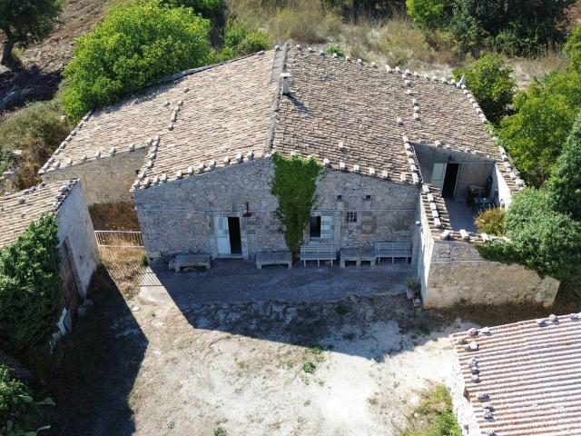 Case e ville in vendita di 301 m² in Strada Provinciale 24