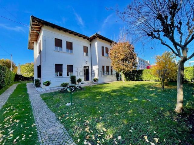 Case e ville in vendita di 302 m²