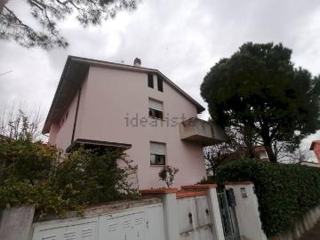 Case e ville in vendita di 302 m² in Via G. Amendola, 75