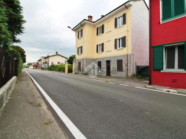 Case e ville in vendita di 302 m² in Via G. Marconi, 58