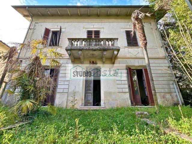 Case e ville in vendita di 302 m² in Via della Costa