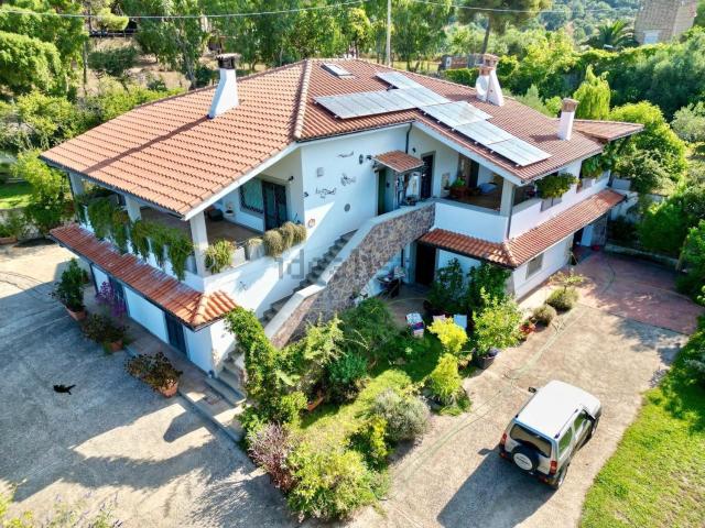 Case e ville in vendita di 302 m² in Via Furbara Sasso