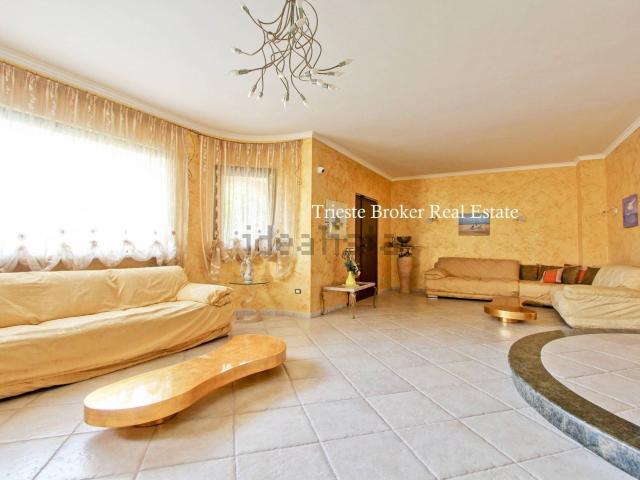 Case e ville in vendita di 302 m² in Via Laertina