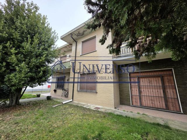 Case e ville in vendita di 302 m² in Via Marconi, 39