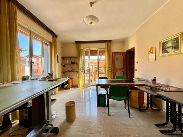 Case e ville in vendita di 302 m² in Via Zappini