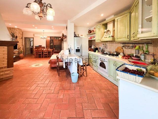 Case e ville in vendita di 302 m² in Località Sassaia di Rigutino