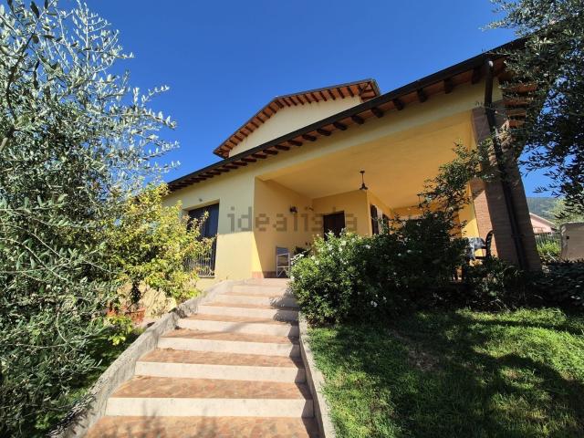 Case e ville in vendita di 302 m² in Strada del Cerqueto