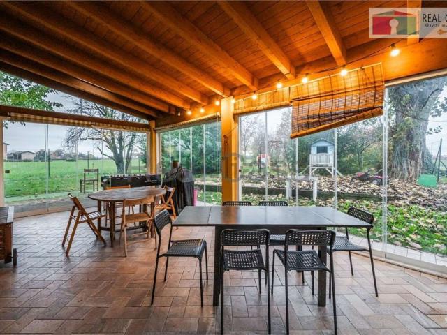 Case e ville in vendita di 302 m² in Strada Formigina, 660