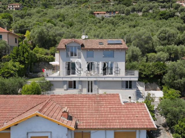 Case e ville in vendita di 303 m²