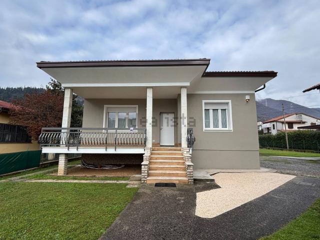 Case e ville in vendita di 303 m²