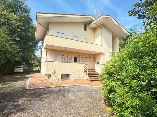 Case e ville in vendita di 303 m² in Via Casa Matteucci, 1