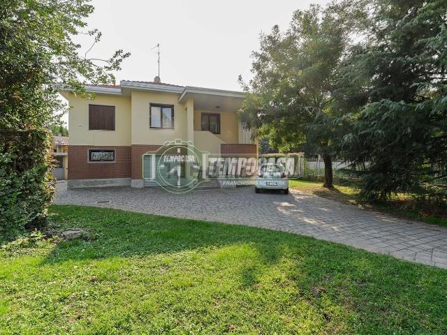 Case e ville in vendita di 275 m² in Via Armando Diaz, 2