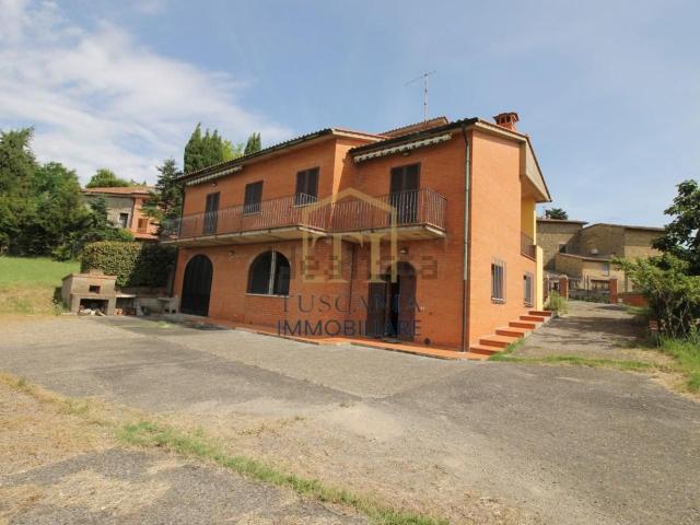Case e ville in vendita di 303 m² in Via dell&apos Amore, 53031