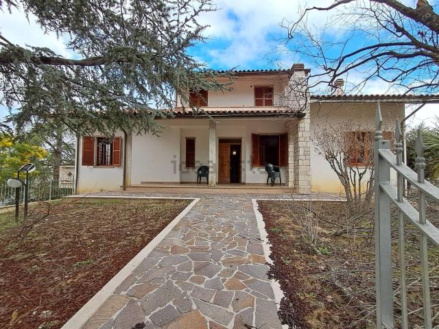 Case e ville in vendita di 303 m² in Contrada Osteria