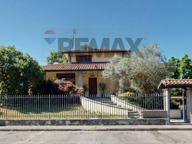 Case e ville in vendita di 304 m²