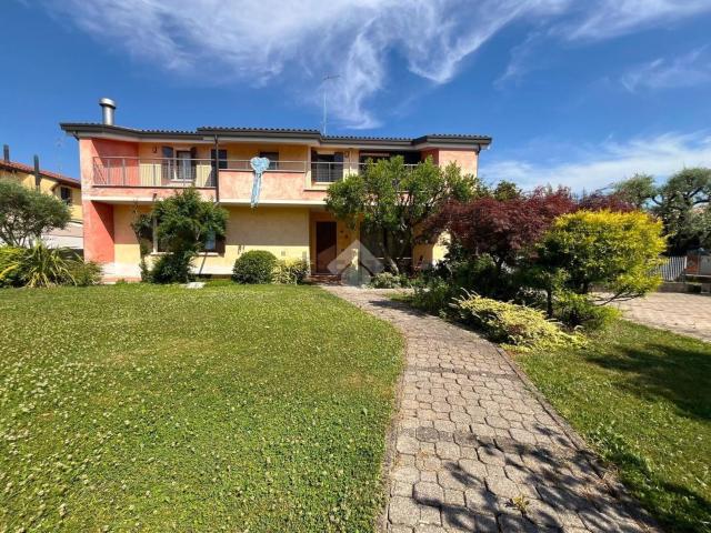 Case e ville in vendita di 304 m² in Via Cortivi, 1