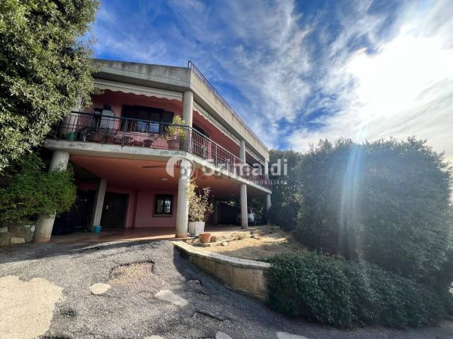 Case e ville in vendita di 304 m² in Via Edmondo de Amicis
