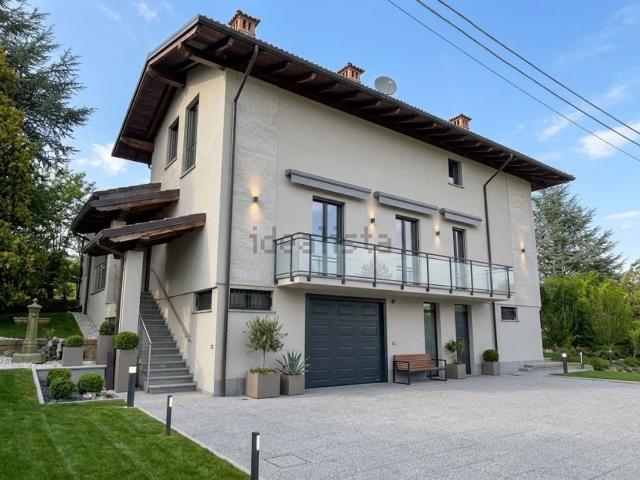 Case e ville in vendita di 304 m² in Via Marconi, 24