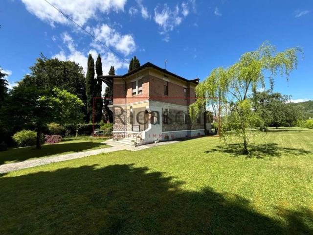Case e ville in vendita di 304 m² in Via San Pietro in Campo