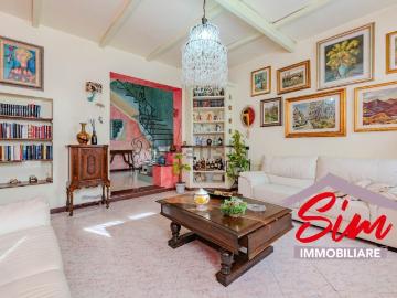 Case e ville in vendita di 304 m² in Via Venezia