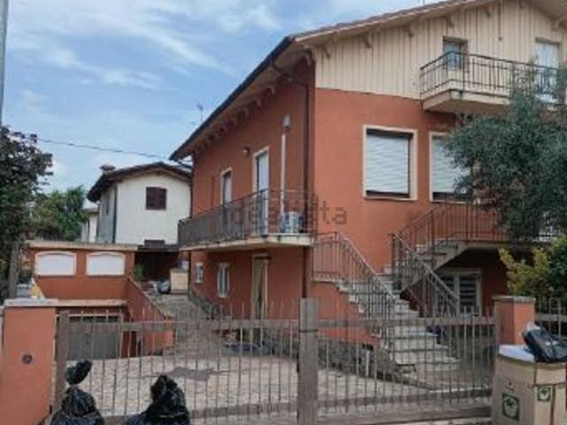 Case e ville in vendita di 304 m² in Via Vittorio Veneto