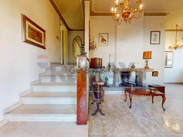 Case e ville in vendita di 305 m²