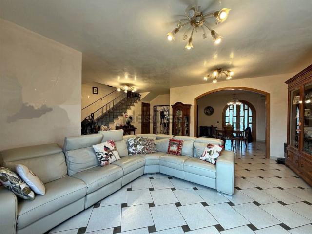 Case e ville in vendita di 305 m²
