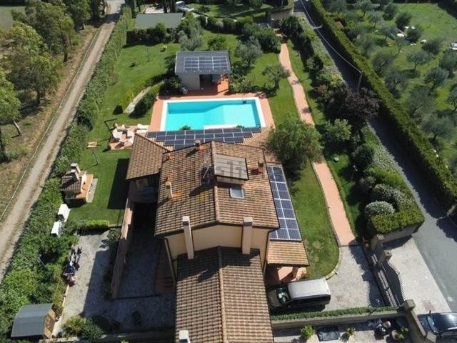 Case e ville in vendita di 305 m²