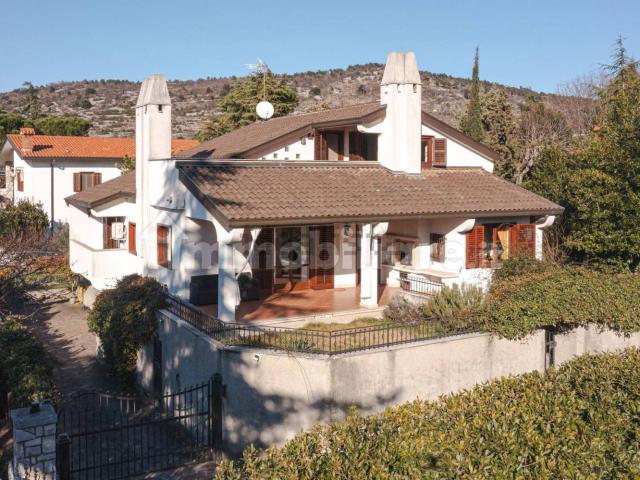 Case e ville in vendita di 305 m²