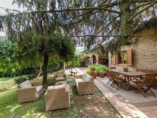 Case e ville in vendita di 305 m² in Via Albinelli, 7