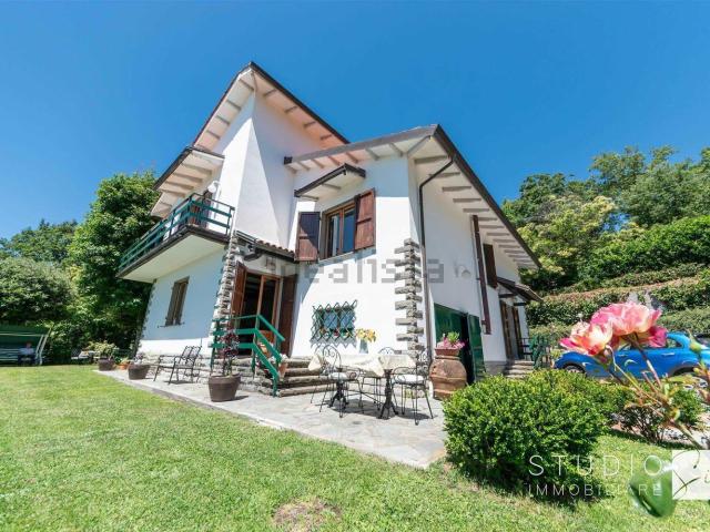 Case e ville in vendita di 305 m² in Via Bolognese