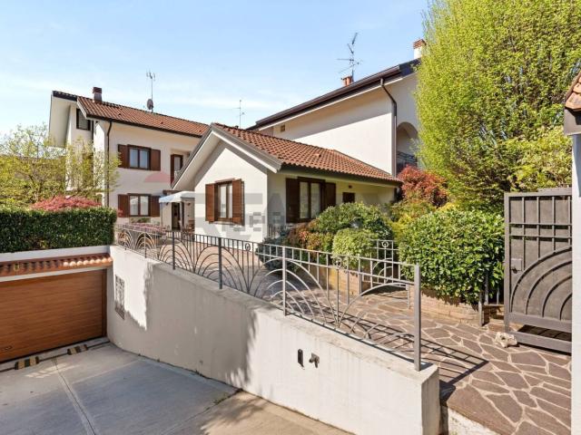 Case e ville in vendita di 305 m² in Via Bernina, 16