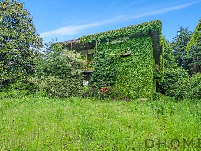 Case e ville in vendita di 305 m² in Via dei Cacciatori, 22
