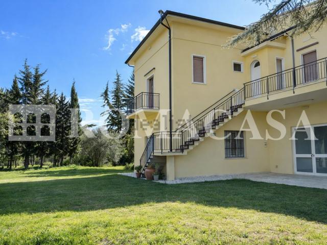Case e ville in vendita di 305 m² in Via della Camminata