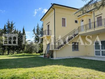 Case e ville in vendita di 305 m² in Via della Camminata
