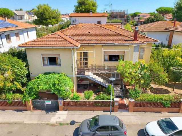 Case e ville in vendita di 305 m² in Via Monte S Michele