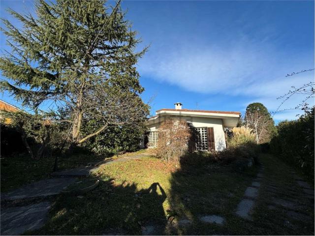 Case e ville in vendita di 305 m² in Via Manzoni