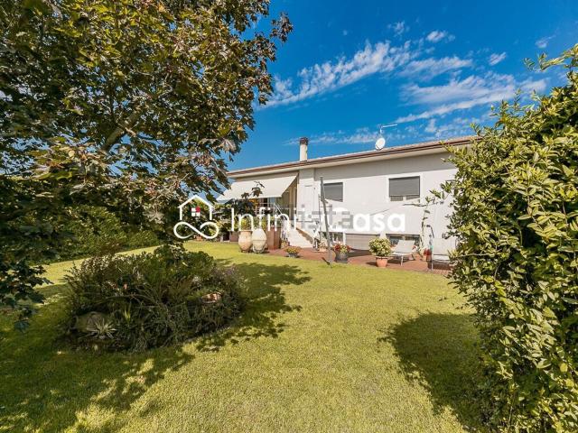 Case e ville in vendita di 305 m² in Via Nogarola