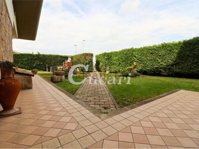 Case e ville in vendita di 305 m² in Via Tevere