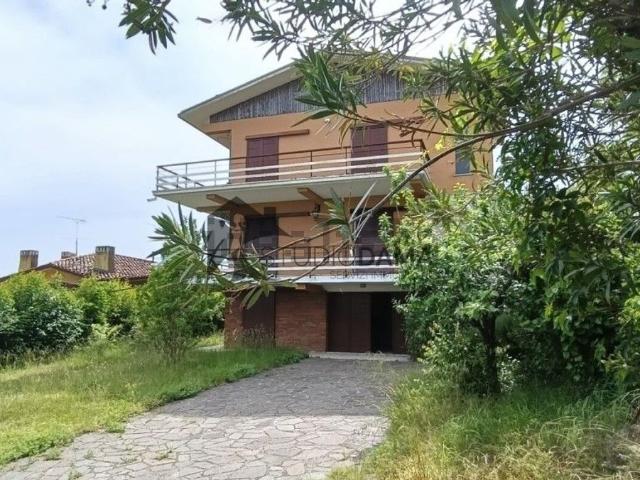 Case e ville in vendita di 305 m² in Via Vallette