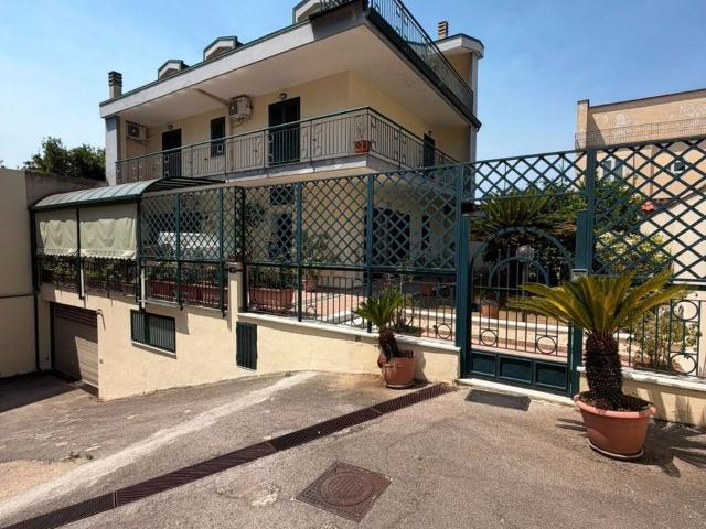 Case e ville in vendita di 305 m² in Via Vanore, 69
