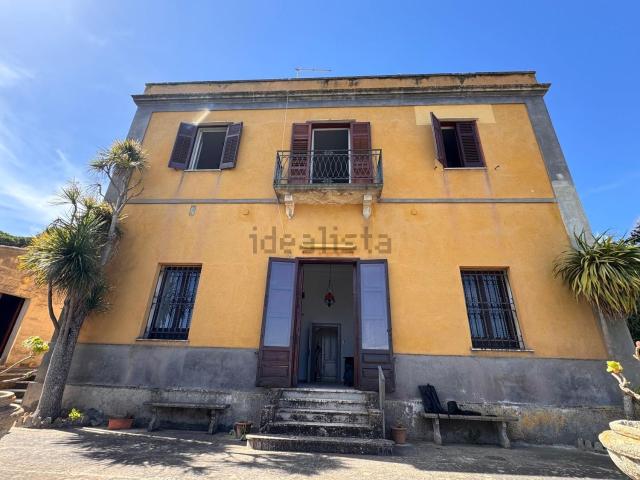 Case e ville in vendita di 305 m² in Via Virgilio, 10
