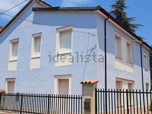 Case e ville in vendita di 305 m² in Via XXV Aprile, 28