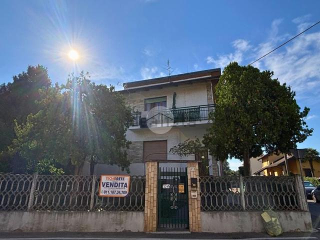 Case e ville in vendita di 305 m² in Strada Tetti Piatti, 29
