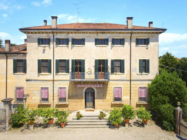 Case e ville in vendita di 3065 m² in Piazza Roma