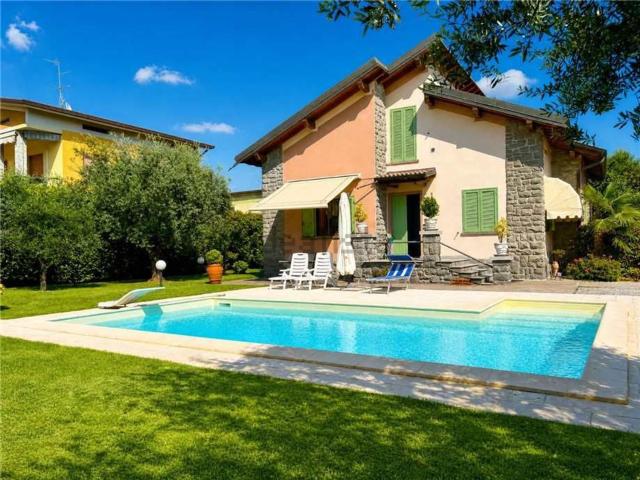 Case e ville in vendita di 306 m²