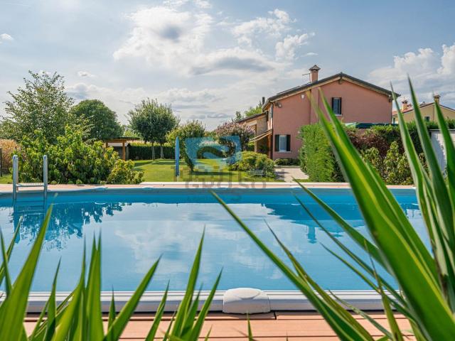 Case e ville in vendita di 306 m²