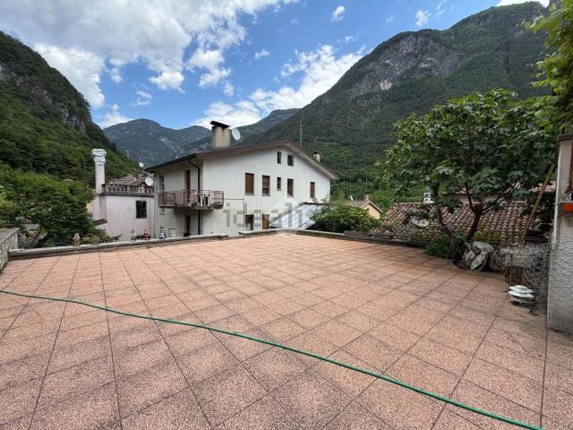 Case e ville in vendita di 306 m² in Via Culturis, 3