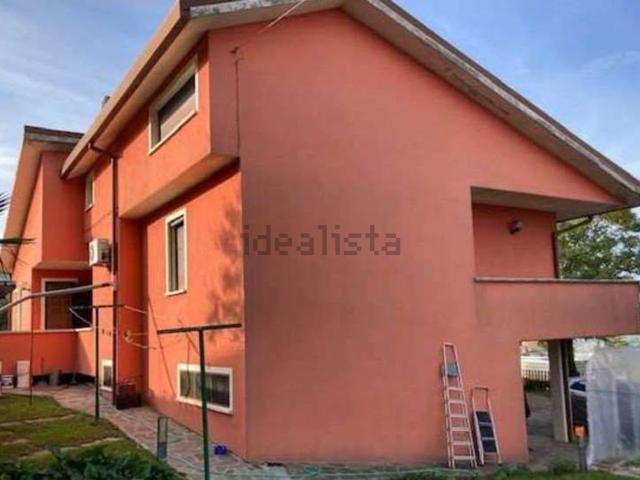 Case e ville in vendita di 306 m² in Via A. Gramsci