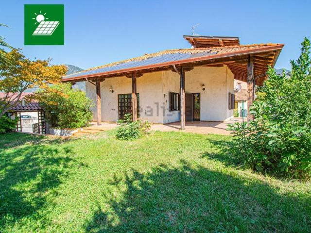 Case e ville in vendita di 306 m² in Via San Daniele, 67
